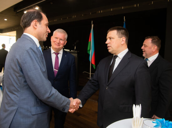 Riigikogu esimees Jüri Ratas  ja Aserbaidžaani peaminister Ali Asadov