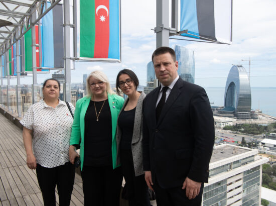 Kohtumine Aserbaidžaani digitaalse arengu ja transpordiministri Rashad Nabiyeviga. Jüri Ratas, Sven Sester,  Yoko Alender ja Rashad Nabiyev