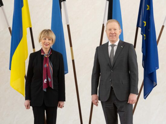 Väliskomisjoni esimees Marko Mihkelson kohtus OSCE peasekretäri Helga Schmidiga.