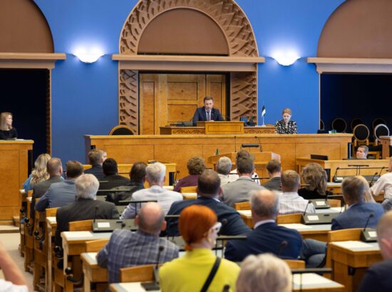 Riigikogu kuulas täna esimesel erakorralisel istungjärgul ära peaminister Kaja Kallase poliitilise avalduse, kus ta teatas valitsuse tagasiastumisest.