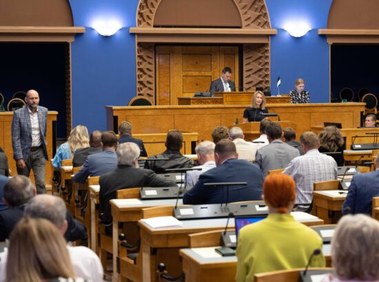 Riigikogu arutas teisel erakorralisel istungjärgul peaministrikandidaat Kaja Kallasele valitsuse moodustamiseks volituste andmist.