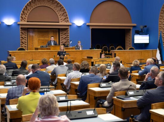 Riigikogu arutas teisel erakorralisel istungjärgul peaministrikandidaat Kaja Kallasele valitsuse moodustamiseks volituste andmist.