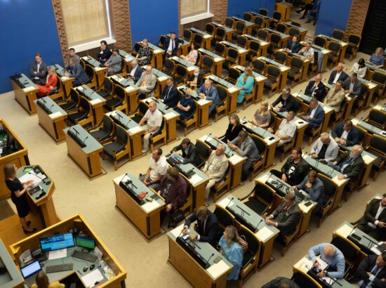 Riigikogu arutas teisel erakorralisel istungjärgul peaministrikandidaat Kaja Kallasele valitsuse moodustamiseks volituste andmist.