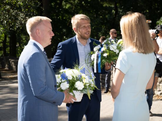 Mälestustseremoonia Toompea jalamil asuva 20. augusti kivi juures