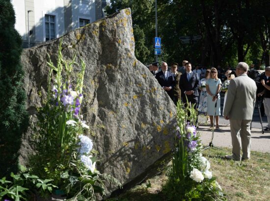 Mälestustseremoonia Toompea jalamil asuva 20. augusti kivi juures