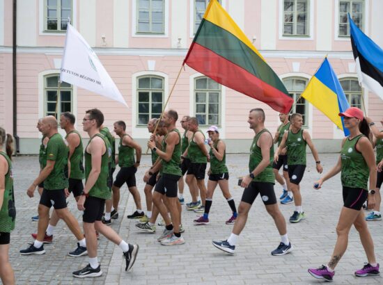 Riigikogu esimees Jüri Ratas tervitas Balti keti teatejooksul Vilnius-Tallinn osalejaid.