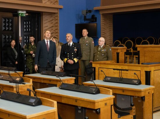 Riigikaitsekomisjon kohtus NATO sõjalise komitee juhi admiral Rob Baueriga.