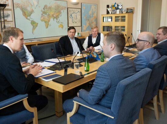 Energiajulgeoleku arutelu Riigikogu riigikaitsekomisjonis.