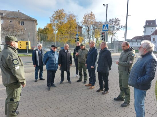 Komisjoni liikmed külastasid Narva piiripunkti.