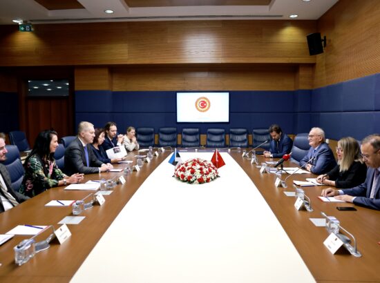 Riigikogu väliskomisjoni delegatsioon on kolmepäevasel töövisiidil Türgis, kus toimuvatel kohtumistel arutatakse Eesti ja Türgi liitlassuhteid ning Ukraina edasist toetamist.