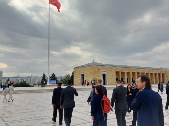 Riigikogu väliskomisjoni delegatsioon on kolmepäevasel töövisiidil Türgis, kus toimuvatel kohtumistel arutatakse Eesti ja Türgi liitlassuhteid ning Ukraina edasist toetamist.