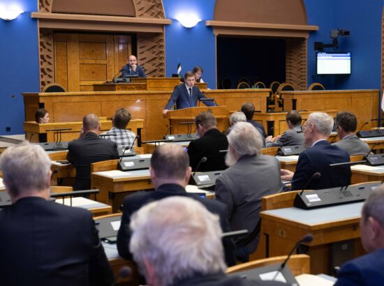 Olulise tähtsusega küsimusena riigikaitse jätkusuutliku rahastamise arutelu