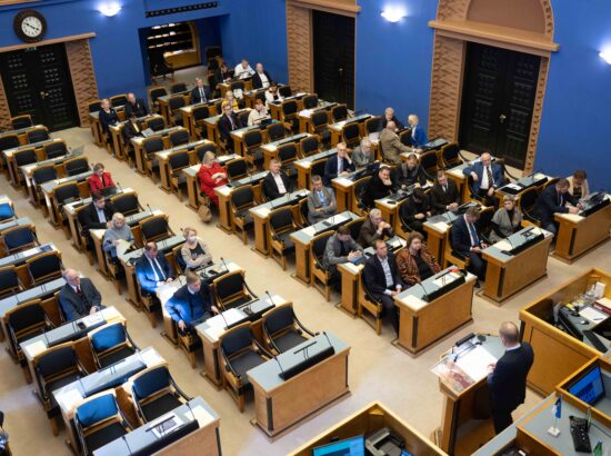 Riigikogu arutas avaldust Ukraina territooriumi annekteerimise hukkamõistmisest ja Venemaa režiimi terroristlikuks kuulutamisest.