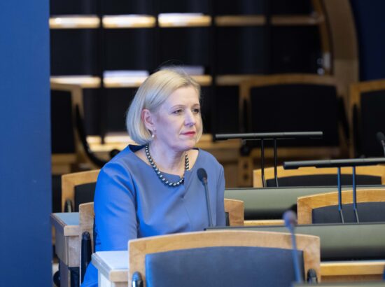 Istungi algul andis Riigikogu ees ametivande rahandusminister Annely Akkermann.