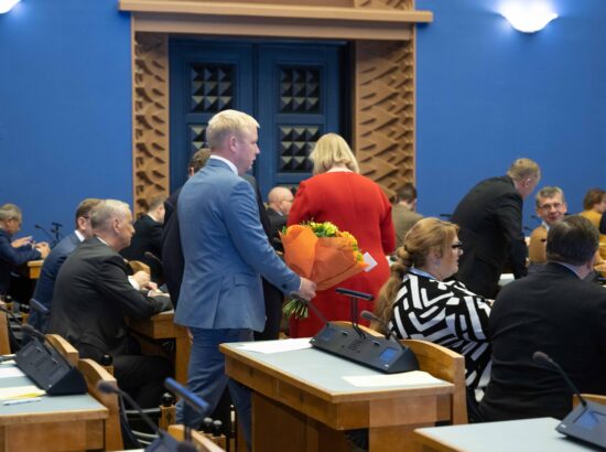 Istungi algul andis Riigikogu ees ametivande rahandusminister Annely Akkermann.