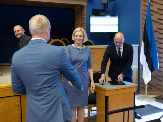 Istungi algul andis Riigikogu ees ametivande rahandusminister Annely Akkermann.