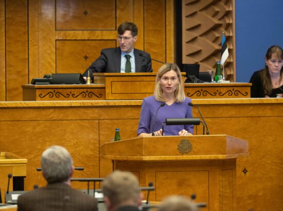 Riigikogu arutas tänasel istungil 42 liikme algatatud umbusaldusavaldust majandus- ja  taristuministrile Riina Sikkutile.