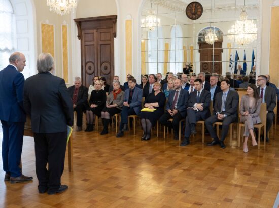 Riigikogu esimees Jüri Ratas ja aseesimees Helir-Valdor Seeder võtsid Eesti VII Omavalitsuspäeva esindajatelt vastu tervise edendamist käsitleva deklaratsiooni „Elule aastaid ja aastatele elu“.