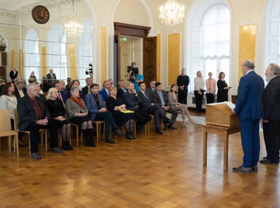 Riigikogu esimees Jüri Ratas ja aseesimees Helir-Valdor Seeder võtsid Eesti VII Omavalitsuspäeva esindajatelt vastu tervise edendamist käsitleva deklaratsiooni „Elule aastaid ja aastatele elu“.