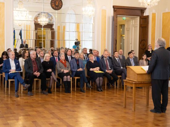 Riigikogu esimees Jüri Ratas ja aseesimees Helir-Valdor Seeder võtsid Eesti VII Omavalitsuspäeva esindajatelt vastu tervise edendamist käsitleva deklaratsiooni „Elule aastaid ja aastatele elu“.