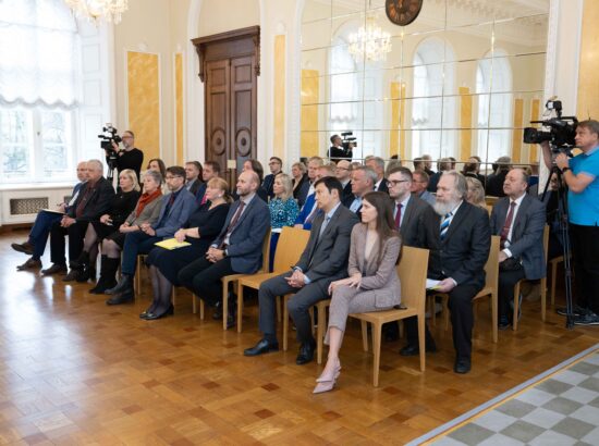 Riigikogu esimees Jüri Ratas ja aseesimees Helir-Valdor Seeder võtsid Eesti VII Omavalitsuspäeva esindajatelt vastu tervise edendamist käsitleva deklaratsiooni „Elule aastaid ja aastatele elu“.