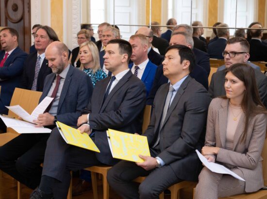 Riigikogu esimees Jüri Ratas ja aseesimees Helir-Valdor Seeder võtsid Eesti VII Omavalitsuspäeva esindajatelt vastu tervise edendamist käsitleva deklaratsiooni „Elule aastaid ja aastatele elu“.