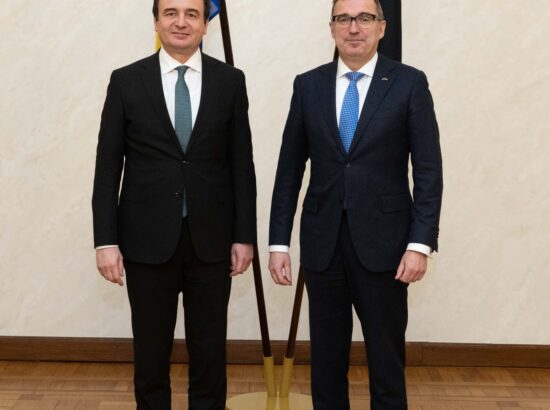 Väliskomisjoni esimees Andres Sutt ja komisjoni liige Eerik-Niiles Kross kohtusid Kosovo peaministri Albin Kurtiga.