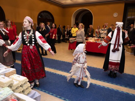 XXI Võru maakonna käsitöömeistrite ja talutoodangu näitus-müük