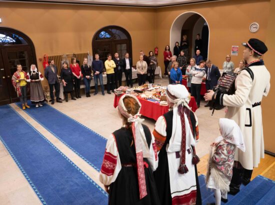 XXI Võru maakonna käsitöömeistrite ja talutoodangu näitus-müük