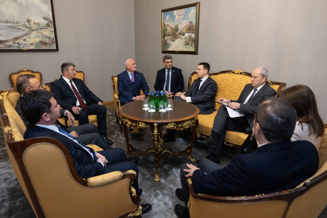 Riigikogu esimees Jüri Ratas, Türgi parlamendi Eesti sõprusrühma delegatsioon ja Türgi saadik Başak Türkoğlu.