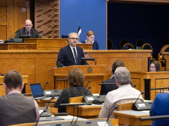 Riigikogu nimetas Janar Holmi uuesti riigikontrolöriks.