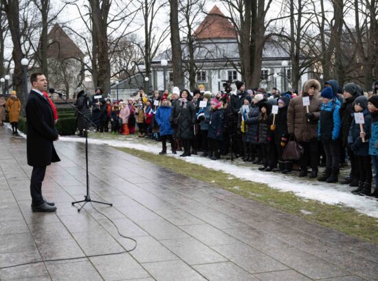 Pidulik lipuheiskamine Jakob Westholmi Gümnaasiumi 125. aastapäeval