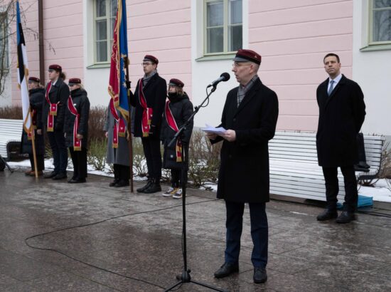 Pidulik lipuheiskamine Jakob Westholmi Gümnaasiumi 125. aastapäeval