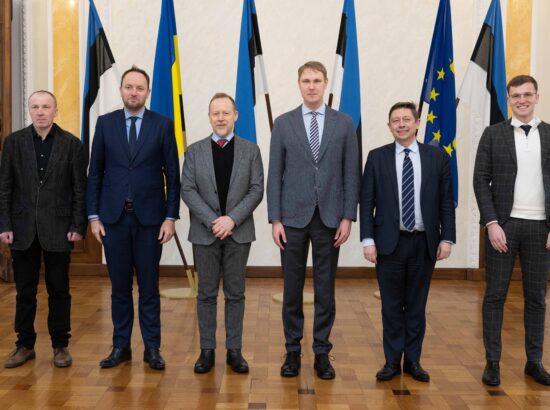 Riigikaitsekomisjoni esimees Raimond Kaljulaid ja aseesimees Leo Kunnas kohtusid Prantsusmaa Rahvusassamblee kaitsekomisjoni esimehe Thomas Gassilloud’, aseesimehe Jean-Louis Thiériot’ ja liikme Pierrick Berteloot’ga. Kohtumisel osales ka Prantsusmaa suursaadik Eestis Eric Lamouroux.