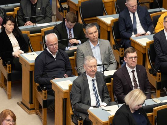 Riigikogu kuulas tänasel istungil ära Ukraina parlamendi Eesti parlamendirühma esimehe Arseni Puškarenko pöördumise ning võttis vastu avalduse Ukraina rahva toetuseks.