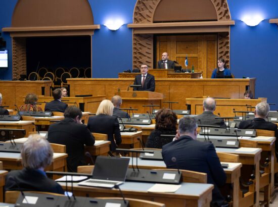 Riigikogu kuulas tänasel istungil ära Ukraina parlamendi Eesti parlamendirühma esimehe Arseni Puškarenko pöördumise ning võttis vastu avalduse Ukraina rahva toetuseks.