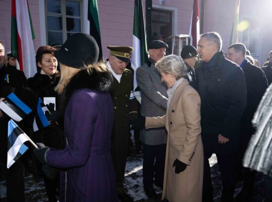 Pidulik lipuheiskamise tseremoonia Kuberneri aias.