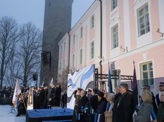 Pidulik lipuheiskamise tseremoonia Kuberneri aias.