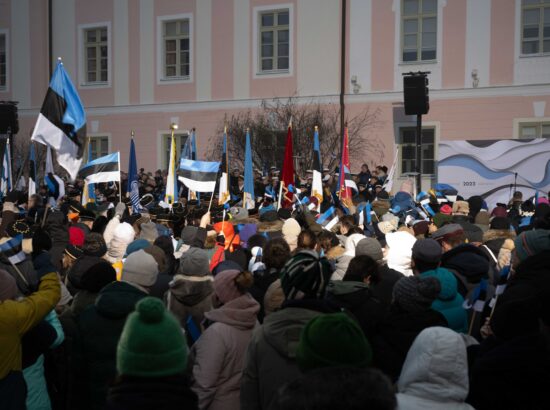 Pidulik lipuheiskamise tseremoonia Kuberneri aias.