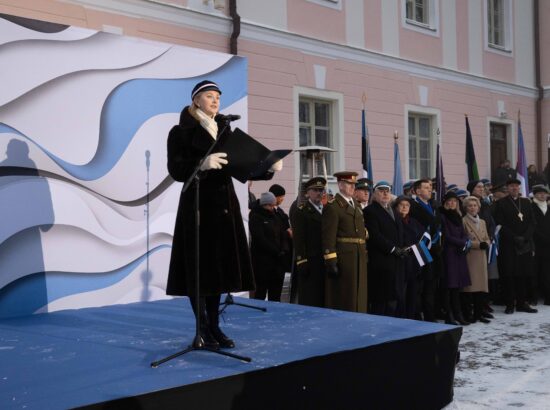 Pidulik lipuheiskamise tseremoonia Kuberneri aias.