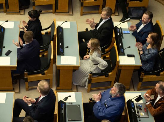 Riigikogu andis peaministrikandidaat Kaja Kallasele valitsuse moodustamiseks volitused.