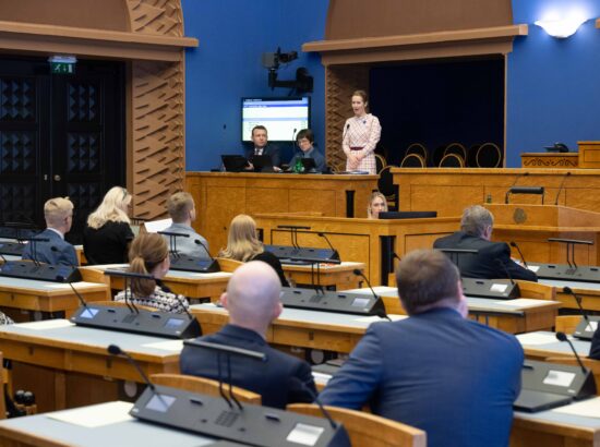 Riigikogu uue koosseisu esimeses infotunnis osalesid peaminister Kaja Kallas, siseminister Lauri Läänemets ja sotsiaalkaitseminister Signe Riisalo.