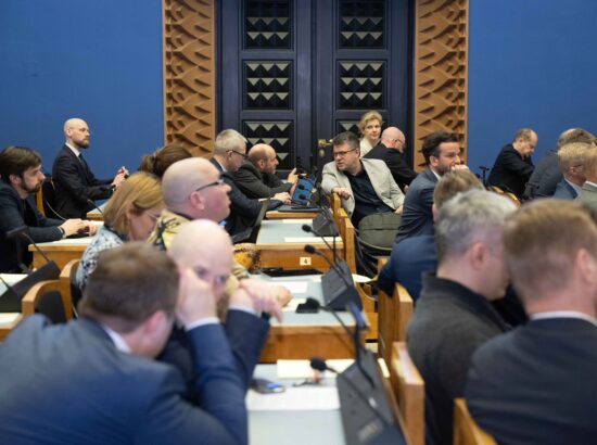 Riigikogu kuulas istungil ära õiguskantsler Ülle Madise ettekande kliima kaitsest ja põhiõiguste piirangutest.