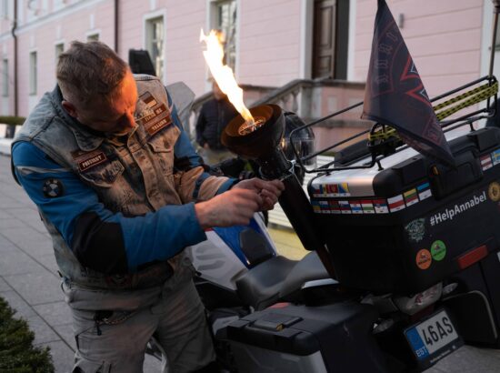 Leo Kunnas võttis vastu jüriöö märgutule