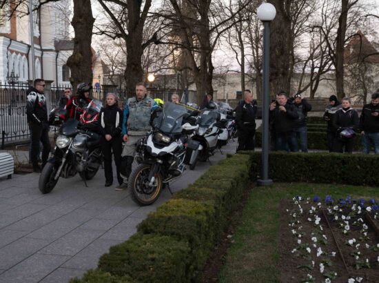 Leo Kunnas võttis vastu jüriöö märgutule