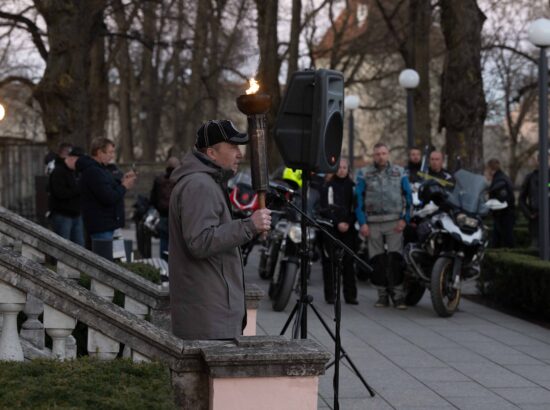 Leo Kunnas võttis vastu jüriöö märgutule