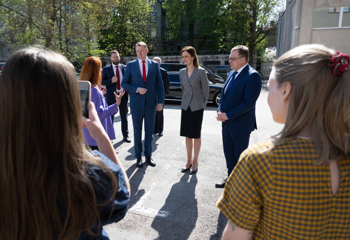 Riigikogu esimees Lauri Hussar külastas koos Läti ja Leedu parlamendi esimeestega Vabaduse Kooli, kus õpivad Ukraina lapsed. Foto: Erik Peinar, Riigikogu Kantselei