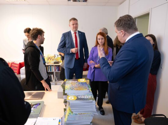 Riigikogu esimees Lauri Hussar külastas koos Läti ja Leedu parlamendi esimeestega Vabaduse Kooli, kus õpivad Ukraina lapsed. Foto: Erik Peinar, Riigikogu Kantselei