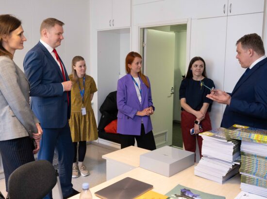 Riigikogu esimees Lauri Hussar külastas koos Läti ja Leedu parlamendi esimeestega Vabaduse Kooli, kus õpivad Ukraina lapsed. Foto: Erik Peinar, Riigikogu Kantselei
