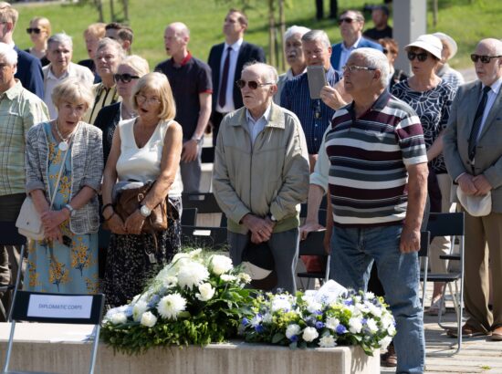 Riigikogu esimees Lauri Hussar osales juuniküüditamise mälestustseremoonial ja asetas Maarjamäe memoriaali juurde pärja Eesti rahvalt.